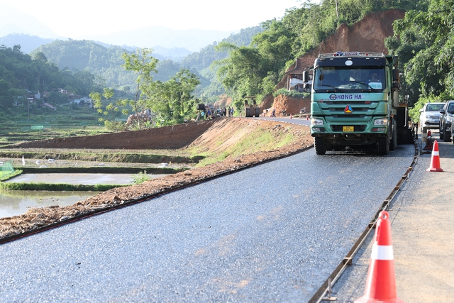 Thủ tướng: Phấn đấu hoàn thành tuyến đường kết nối hồ Ba Bể trong năm nay - Ảnh 4.