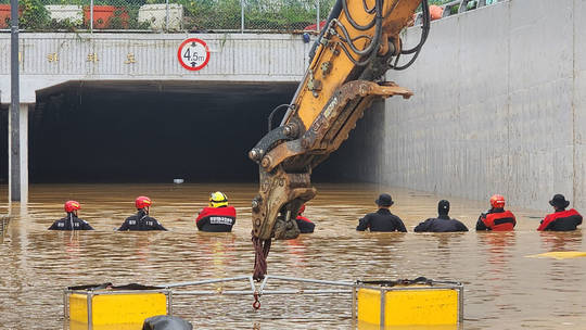 Số người tử vong do mưa lũ ở Hàn Quốc tăng lên 49 - Ảnh 1.