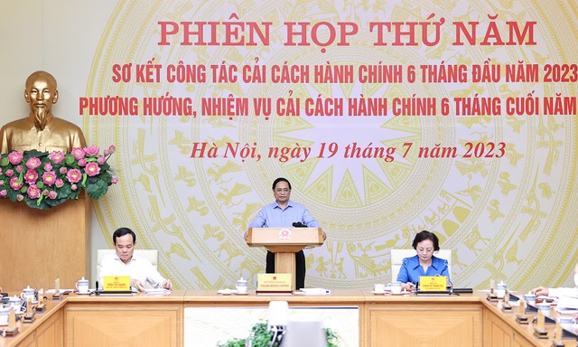 Thủ tướng: Tránh phiền hà, sách nhiễu, chống tham nhũng, tiêu cực trong giải quyết công việc cho người dân, doanh nghiệp - Ảnh 1.