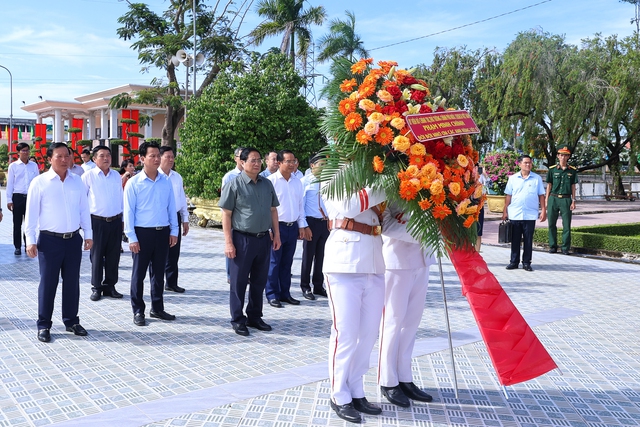 Thủ tướng đến kiểm tra tiến độ thi công dự án Vành đai 3 TP Hồ Chí Minh - Ảnh 5.