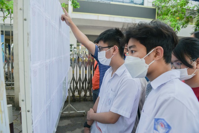 Học sinh lo, phụ huynh băn khoăn: Cần giảm áp lực tuyển sinh vào lớp 10 - Ảnh 1.