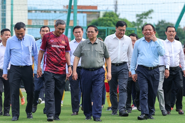 Thủ tướng chúc ĐT nữ Việt Nam dự World Cup thi đấu hết mình, chinh phục đỉnh cao - Ảnh 1.