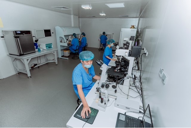 IVF Việt – Bỉ: hơn 20 tỷ đồng cho bệnh nhân điều trị hiếm muộn - Ảnh 4.
