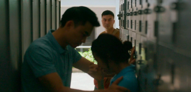 Làng trong phố - Tập 11: Hiếu đến công ty xử tay quản đốc - Ảnh 4.