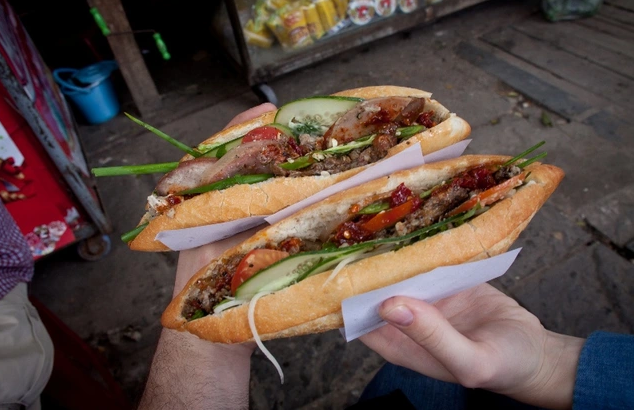 Bánh mì dẫn đầu danh sách món ăn đường phố phổ biến nhất Việt Nam - Ảnh 1.