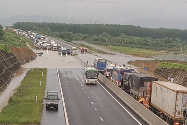 Xử lý triệt để ngập tại cao tốc Phan Thiết - Dầu Giây - Ảnh 1. Xử lý triệt để ngập tại cao tốc Phan Thiết - Dầu Giây - Ảnh 1.