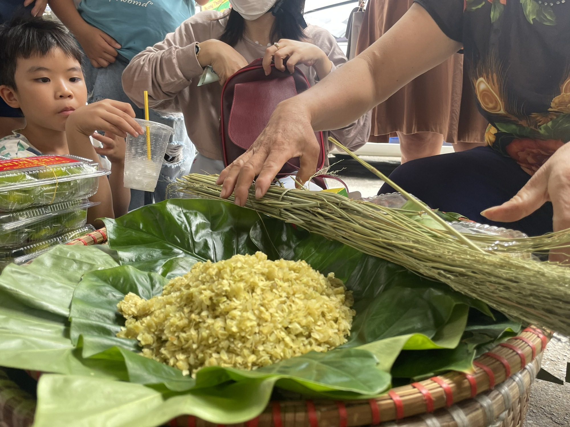Cốm làng Vòng – Làng lên phố và nỗi lo mai một