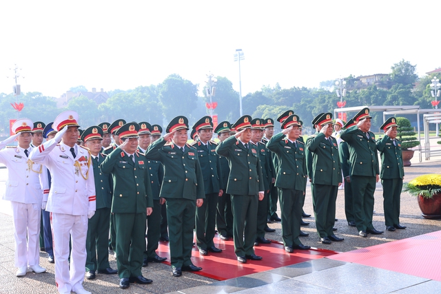 Lãnh đạo Đảng, Nhà nước vào Lăng viếng Chủ tịch Hồ Chí Minh - Ảnh 1.