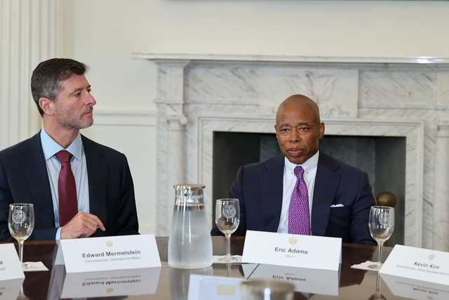 Thủ tướng Phạm Minh Ch&iacute;nh gặp Thị trưởng th&agrave;nh phố New York - Ảnh 2.