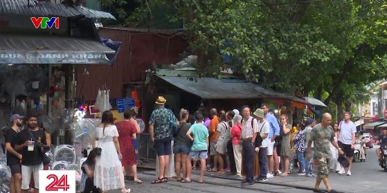 Xẻ thịt h&agrave;nh lang đường sắt - Ảnh 5.