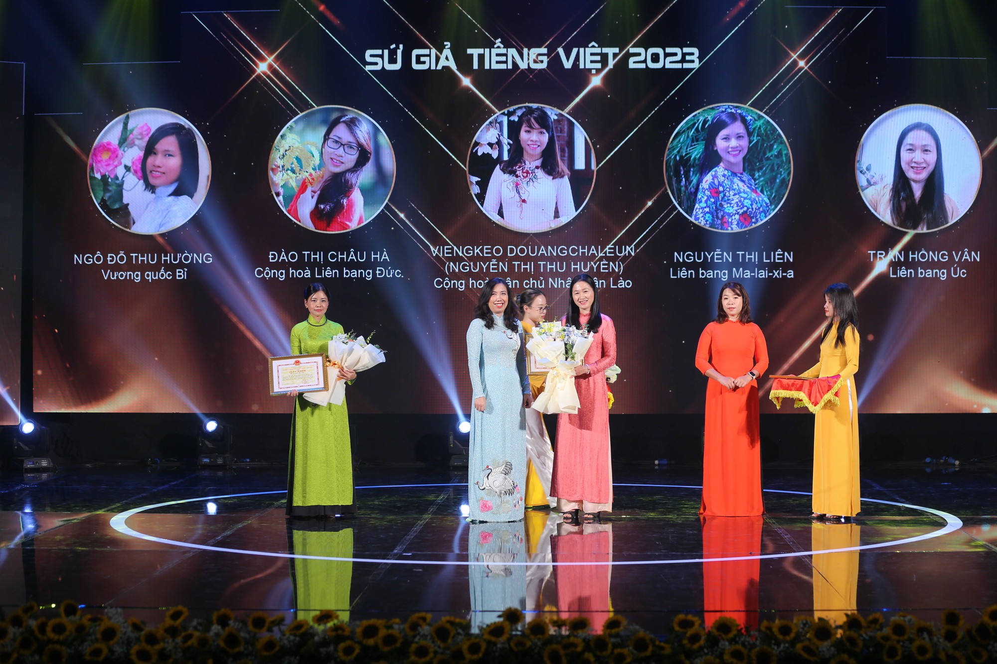 Gala Tiếng Mẹ th&acirc;n thương: Lu&ocirc;n tự h&agrave;o, g&igrave;n giữ v&agrave; lan tỏa vẻ đẹp của tiếng Việt tr&ecirc;n khắp thế giới - Ảnh 11.