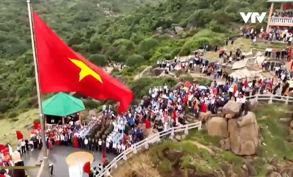 Thiêng liêng lễ chào cờ đầu năm mới tại Mũi Điện (Phú Yên) - Ảnh 1. Thiêng liêng lễ chào cờ đầu năm mới tại Mũi Điện (Phú Yên) - Ảnh 1.