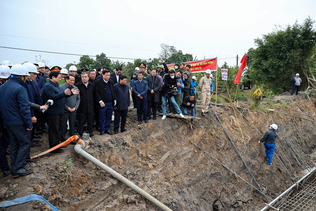 Thủ tướng yêu cầu hoàn thành đường dây 500 kV mạch 3 vào tháng 6/2024 - Ảnh 1.