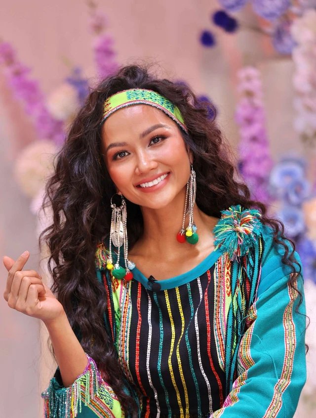 
Miss Vietnam HHen Nie in Vietnams Next Top Model in 2015
