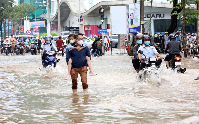 Đề phòng gió mạnh, sóng cao trên biển; triều cường ở Đông Nam Bộ - Ảnh 1.