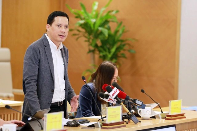 
Lê Quang Tự Do - Director of the Radio, Television, and Electronic Information Authority at the Ministry of Information and Communications - at the regular press conference
