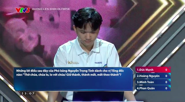 
Contestant Chu Đức Mạnh from Chu Van An Specialized High School, Lang Son, during the Warm-up round.
