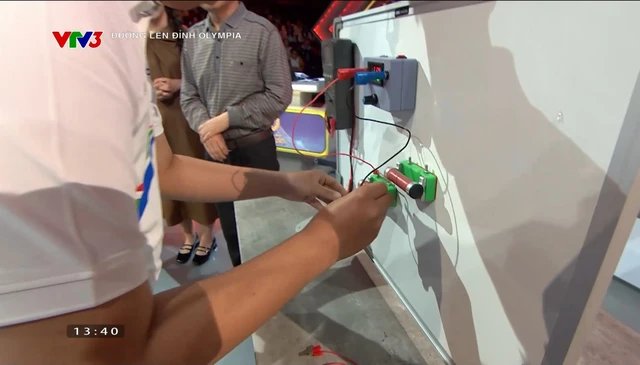 
Bảo Anhs 30-point question was a practical physics question from teacher Mai Van Tuc
