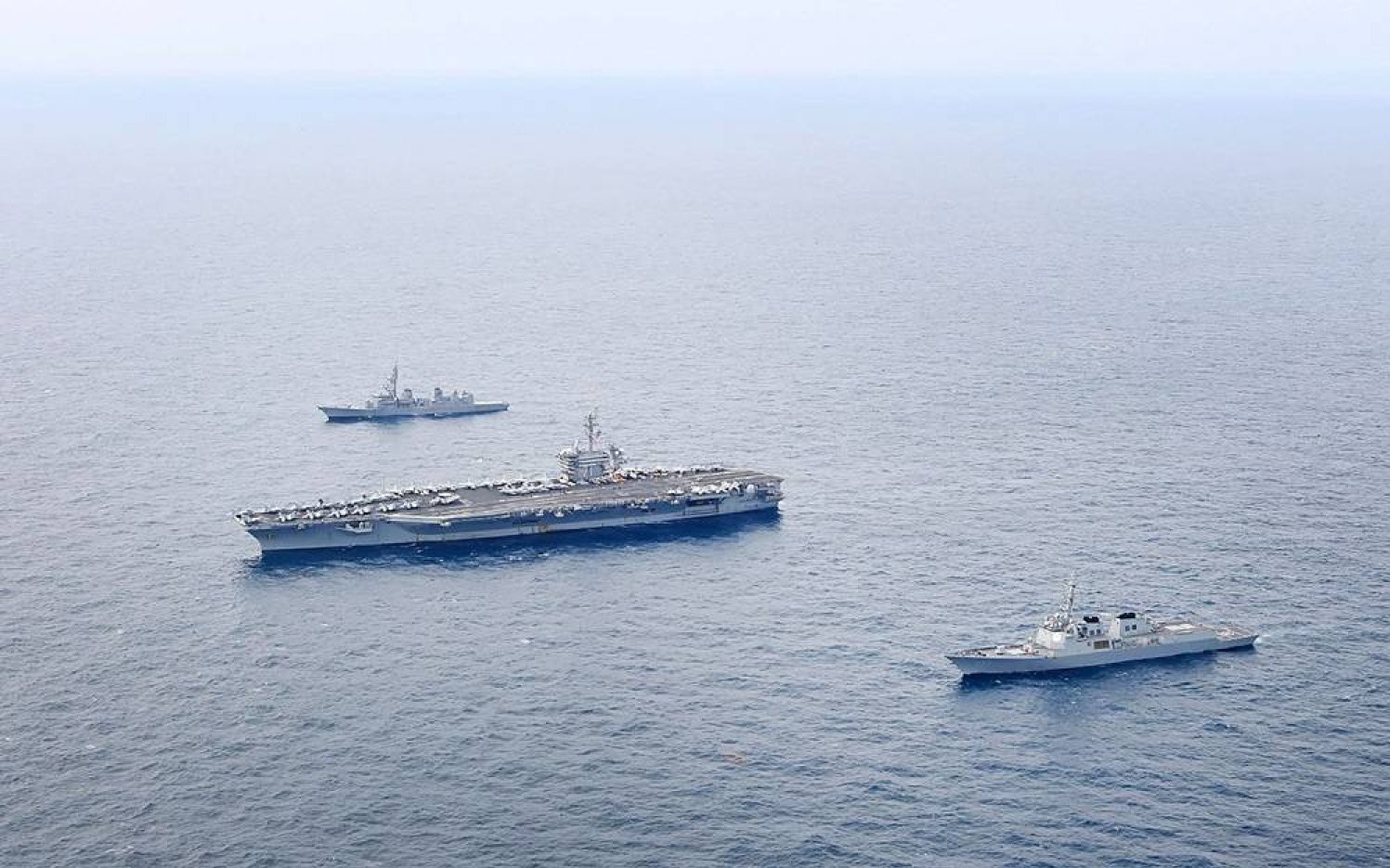 ‘Pháo đài bay’ B-52 tham gia tập trận trên bán đảo Triều Tiên - Ảnh 2.