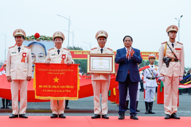 Xây dựng lực lượng Cảnh sát cơ động “pháp luật sắc, nghiệp vụ tinh, công nghệ giỏi, ngoại ngữ tốt, hình ảnh đẹp” - Ảnh 3.