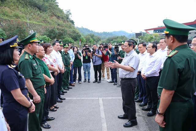 Thủ tướng thăm cửa khẩu Hữu Nghị, khảo sát một số dự án ở Lạng Sơn - Ảnh 1.