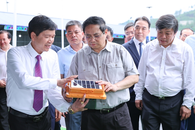 Thủ tướng thăm cửa khẩu Hữu Nghị, khảo sát một số dự án ở Lạng Sơn - Ảnh 7.