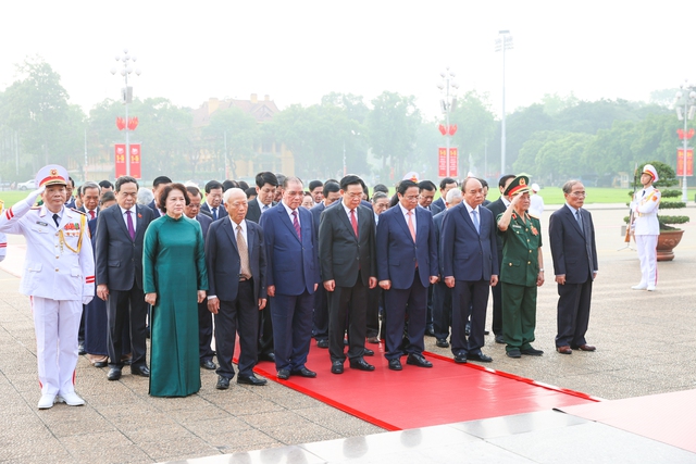 Lãnh đạo Đảng, Nhà nước vào Lăng viếng Chủ tịch Hồ Chí Minh - Ảnh 3.