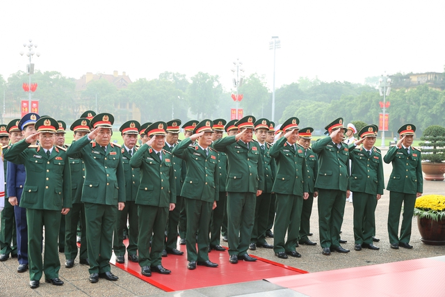 Lãnh đạo Đảng, Nhà nước vào Lăng viếng Chủ tịch Hồ Chí Minh - Ảnh 4.