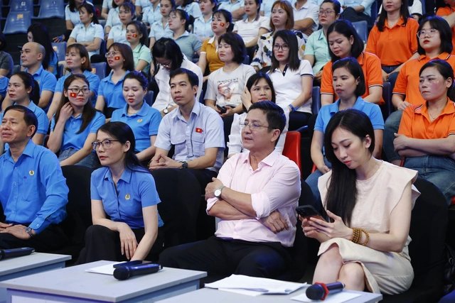 
Two guest artists on the program are Meritorious artist Chí Trung and singer Lều Phương Anh
