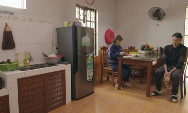 Người một nhà - Tập 3: Em dâu khó chịu khi anh chồng không đóng tiền sinh hoạt phí - Ảnh 2.