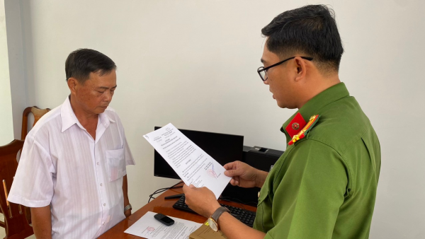 Khởi tố Chủ tịch và kế toán xã ở Bạc Liêu về tội tham ô tài sản - Ảnh 2.