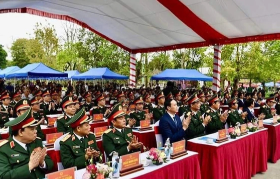 Khánh thành bức phù điêu Bác Hồ nói chuyện với Đại đoàn quân Tiên phong tại Đền Hùng - Ảnh 5.