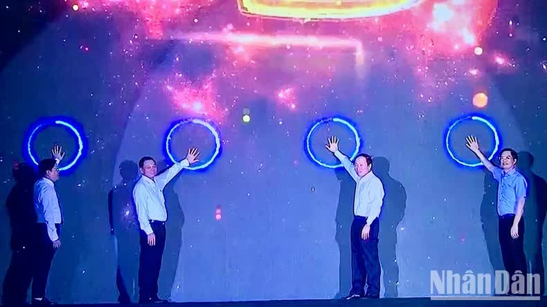 Leaders of Hai Phong City and Do Son District open the Do Son - Destination for Four Seasons tourism festival.