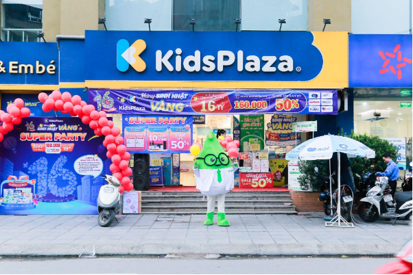 Tưng bừng sinh nhật 16 năm: KidsPlaza tri ân khách hàng 160.000 phần quà miễn phí - Ảnh 1.