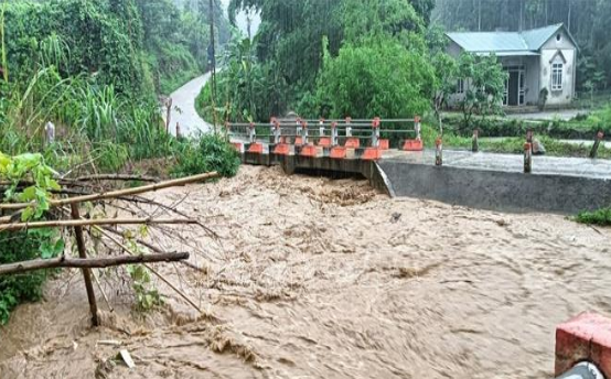 Mưa lớn kéo dài ở Lào Cai gây ngập úng thiệt hại gần 1 tỷ đồng - Ảnh 3.