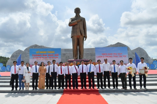 Kiên Giang: Khánh thành công trình Tượng đài Bác Hồ tại TP Phú Quốc - Ảnh 5.