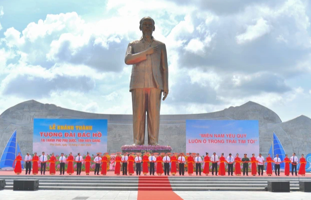 Kiên Giang: Khánh thành công trình Tượng đài Bác Hồ tại TP Phú Quốc - Ảnh 2.