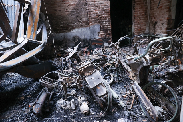  Phó Thủ tướng Trần Hồng Hà trực tiếp chỉ đạo khắc phục hậu quả vụ cháy nhà trọ ở Trung Kính - Ảnh 4.