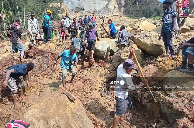 Hơn 2.000 người bị chôn vùi trong vụ lở đất ở Papua New Guinea - Ảnh 1.