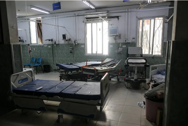 Người dân Rafah bị nguy hiểm hơn khi Israel tấn công 2 bệnh viện của thành phố - Ảnh 1.