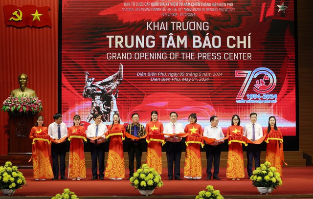 Khai trương Trung tâm Báo chí Kỷ niệm 70 năm Chiến thắng Điện Biên Phủ - Ảnh 1. Khai trương Trung tâm Báo chí Kỷ niệm 70 năm Chiến thắng Điện Biên Phủ - Ảnh 1.