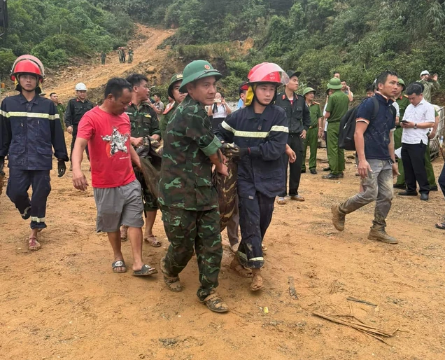 Mưa dông gây thiệt hại ở nhiều nơi, cần theo dõi chặt thông tin cảnh báo thiên tai - Ảnh 1.