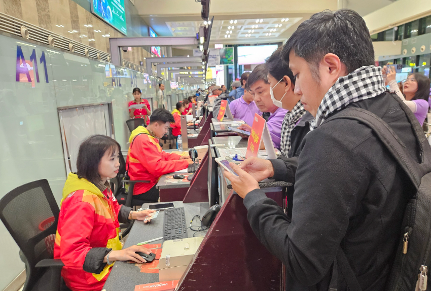 Chiêu trò lừa đảo mua vé máy bay dịp cuối năm - Ảnh 1.