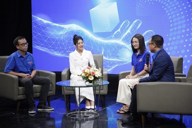 
The seminar comprises 3 sessions with numerous guests from media agencies and communications. (Photo: Phung Anh)
