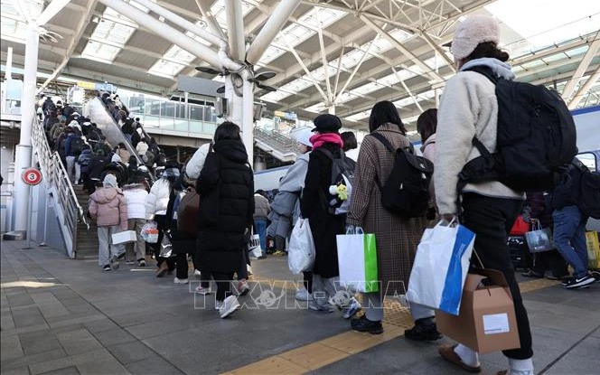 Hàn Quốc ân hạn cho người nước ngoài cư trú bất hợp pháp - Ảnh 1.