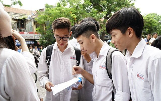 Thêm nhiều trường đại học công bố điểm sàn xét tuyển năm 2024  - Ảnh 1.