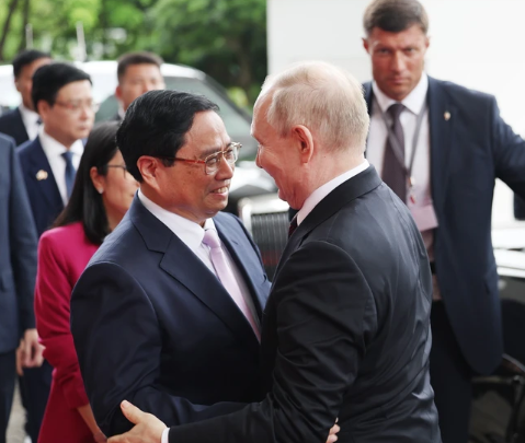 Thủ tướng Phạm Minh Chính hội kiến Tổng thống Nga Vladimir Putin - Ảnh 1.