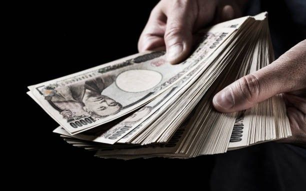 Nhật Bản sẵn sàng can thiệp vào thị trường tiền tệ - Ảnh 1.