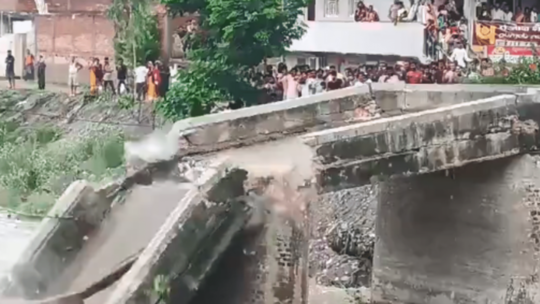 10 cây cầu sập trong 15 ngày ở bang Bihar, Ấn Độ - Ảnh 1.