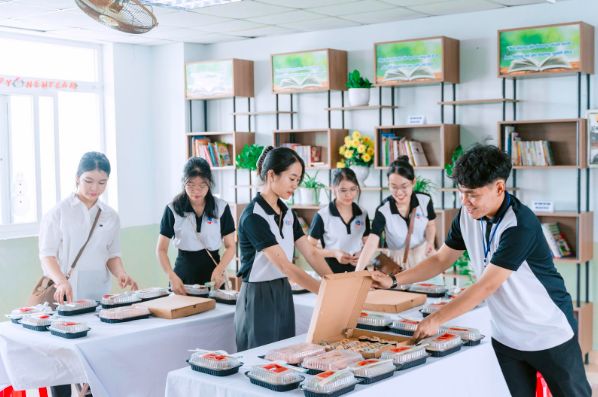 The Kindness Journey in July: Painting Dreams for Children at Da Nang Oncology Hospital - Ảnh 5.